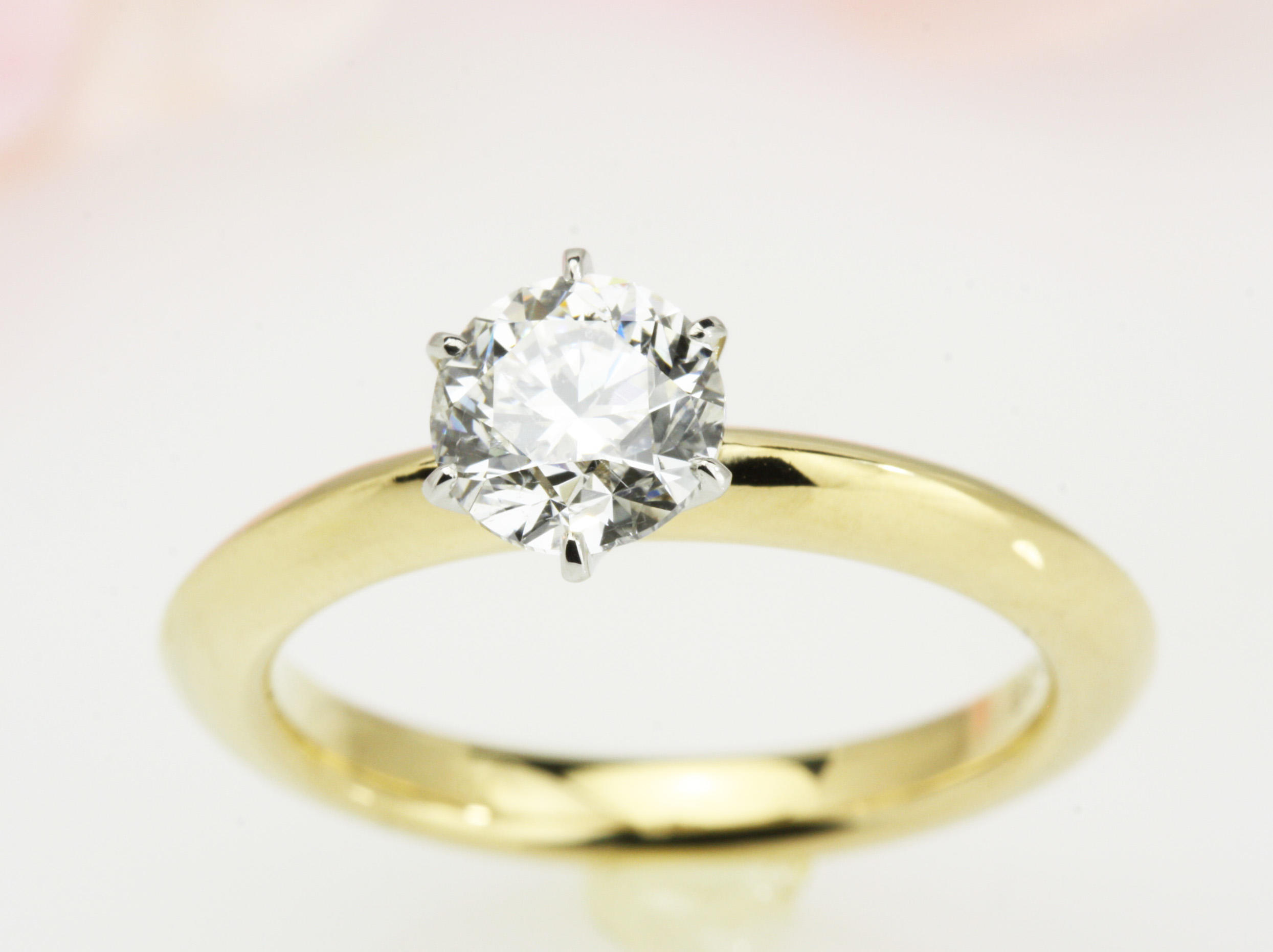 綺麗な輝きですブリリアントカット　ダイヤモンド指輪