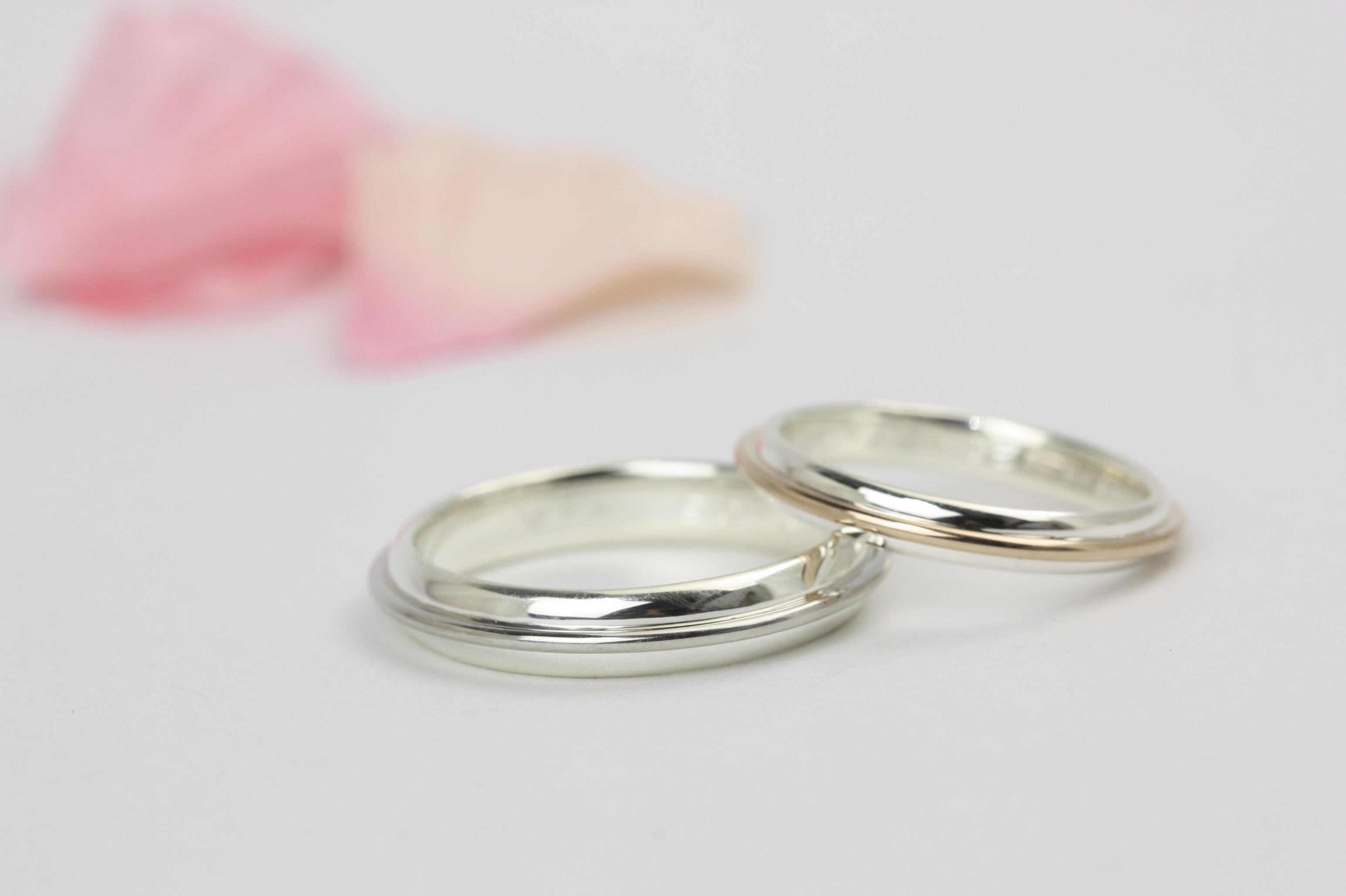 シルバーとプラチナ,ピンクゴールド製の2重構造の結婚指輪