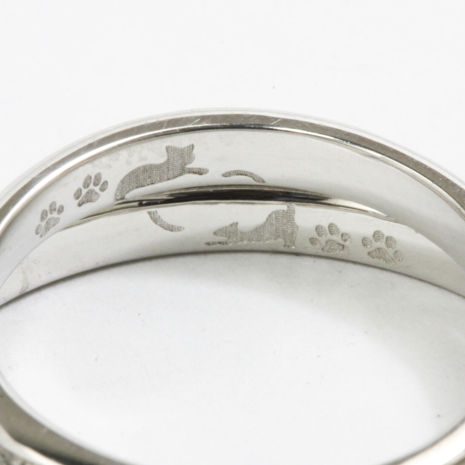 猫ちゃんのレーザー刻印の結婚指輪