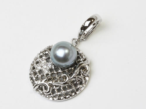真珠の「格子＆唐草の透かし彫」ペンダントリフォーム